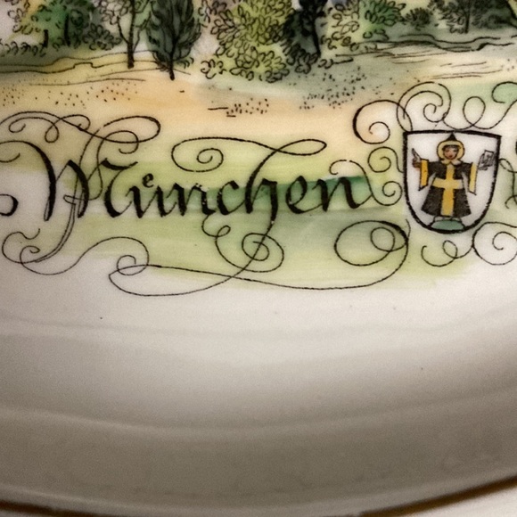Munchen porcelain ashtray with gold trim, 6.6”X 6.5" great condition - Picture 2 of 5
